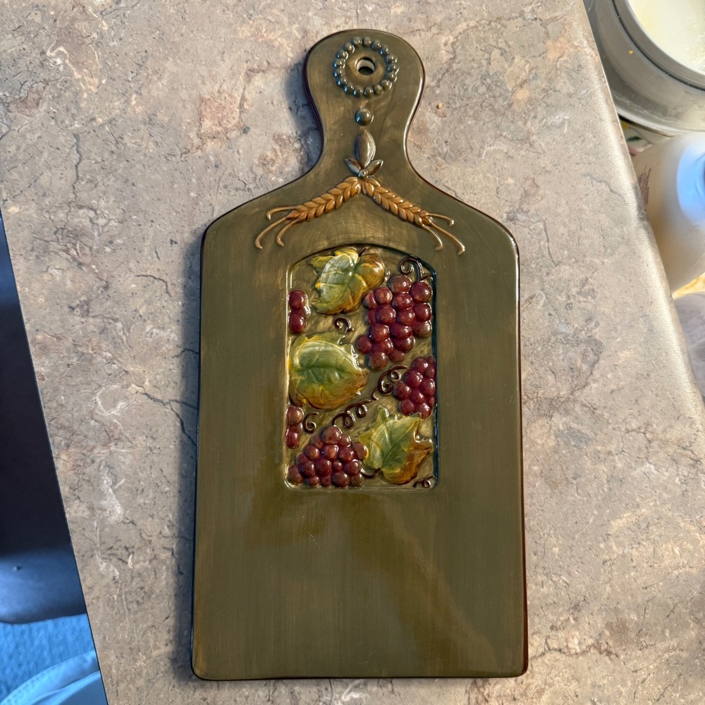 Vintage Tuscan Grape Wall Plaque – Rustic Kitchen Decor
